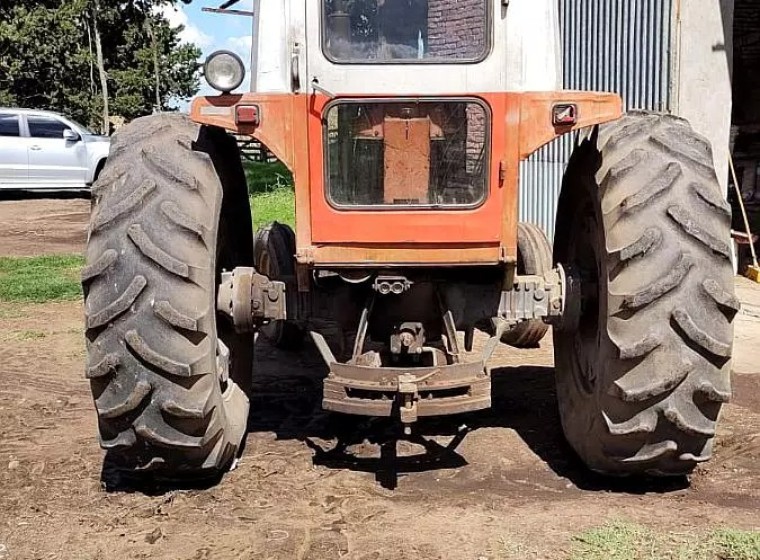 Tractor Massey Ferguson 1175, año 1989