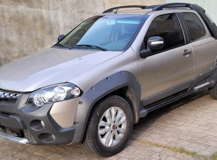 Vehículo Fiat Strada Adventure 1.6, año 2014