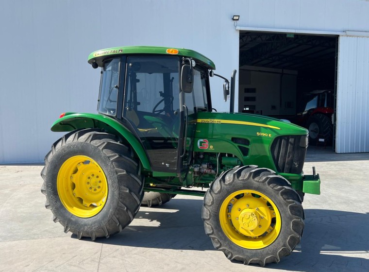 Tractor John Deere 5090 E, año 2017