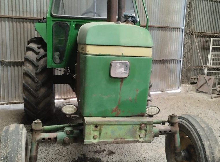 Tractor John Deere 3530, año 1