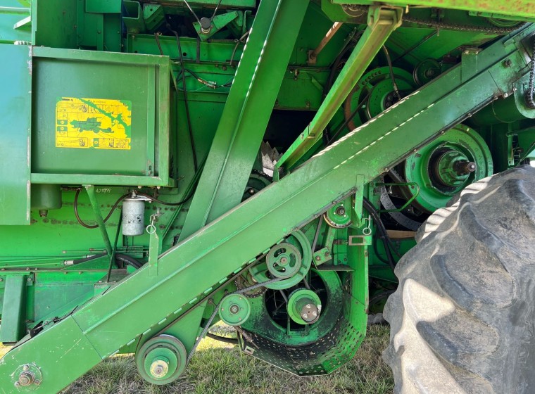 Cosechadora John Deere 1075A, año 1