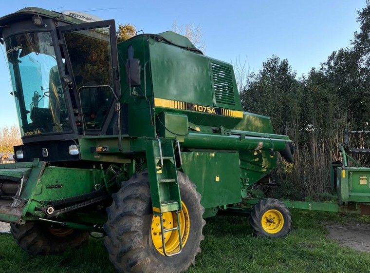 Cosechadora John Deere 1075A, año 1