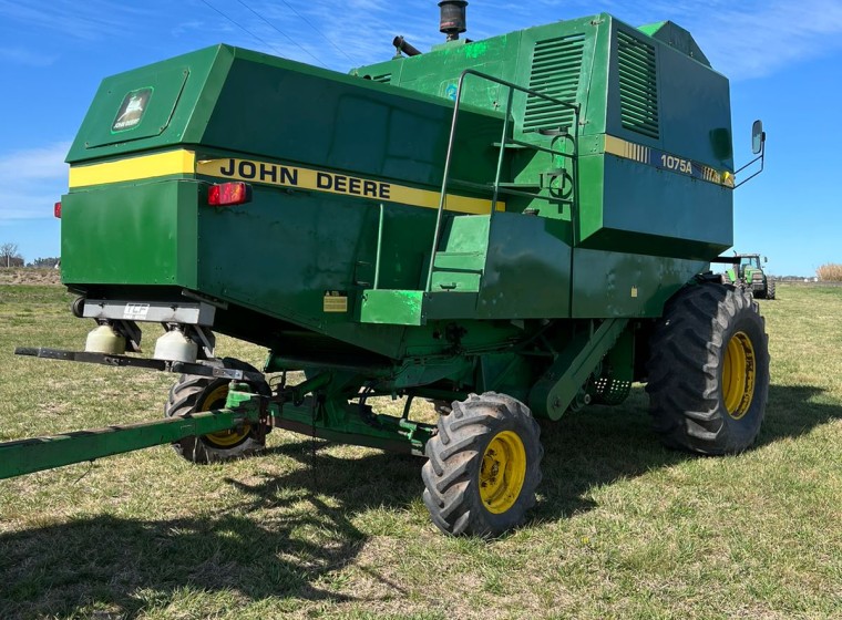 Cosechadora John Deere 1075A, año 1