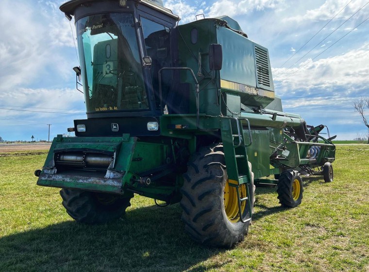 Cosechadora John Deere 1075A, año 1