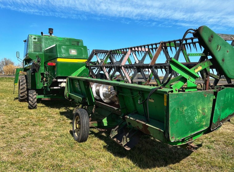 Cosechadora John Deere 1075A, año 1