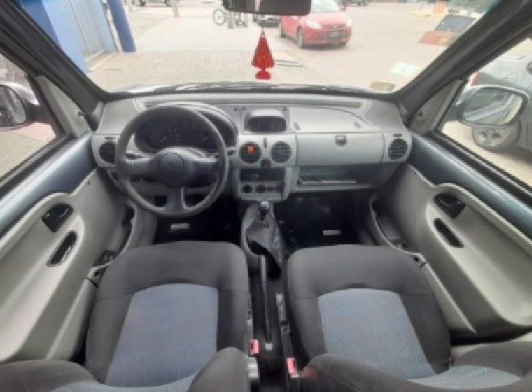 Vehículo Renault Kangoo Authentic Plus 1.6, año 2012