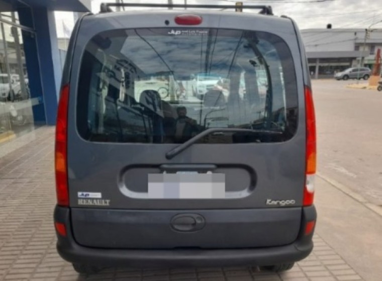 Vehículo Renault Kangoo Authentic Plus 1.6, año 2012