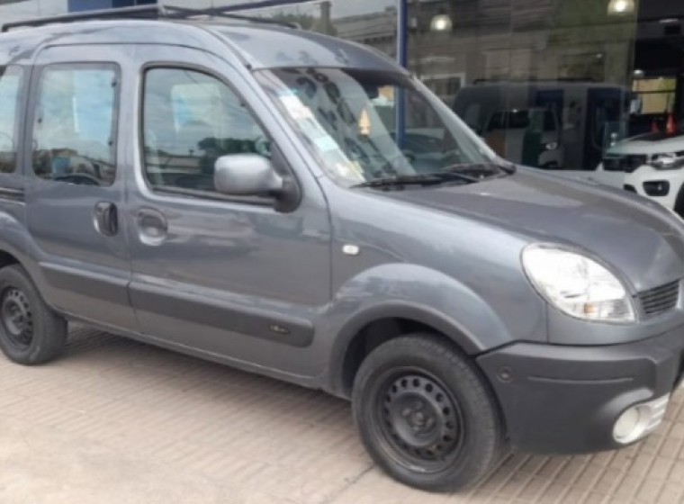 Vehículo Renault Kangoo Authentic Plus 1.6, año 2012