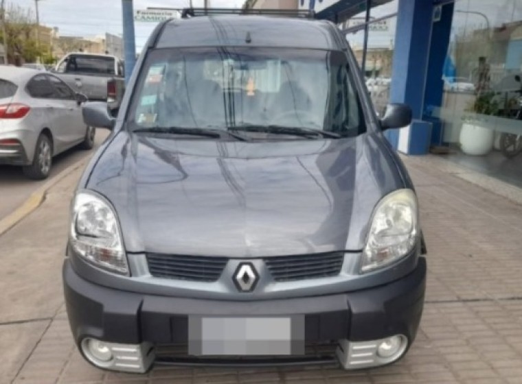 Vehículo Renault Kangoo Authentic Plus 1.6, año 2012