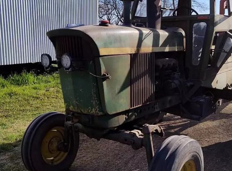 Tractor John Deere 2420, año 1979