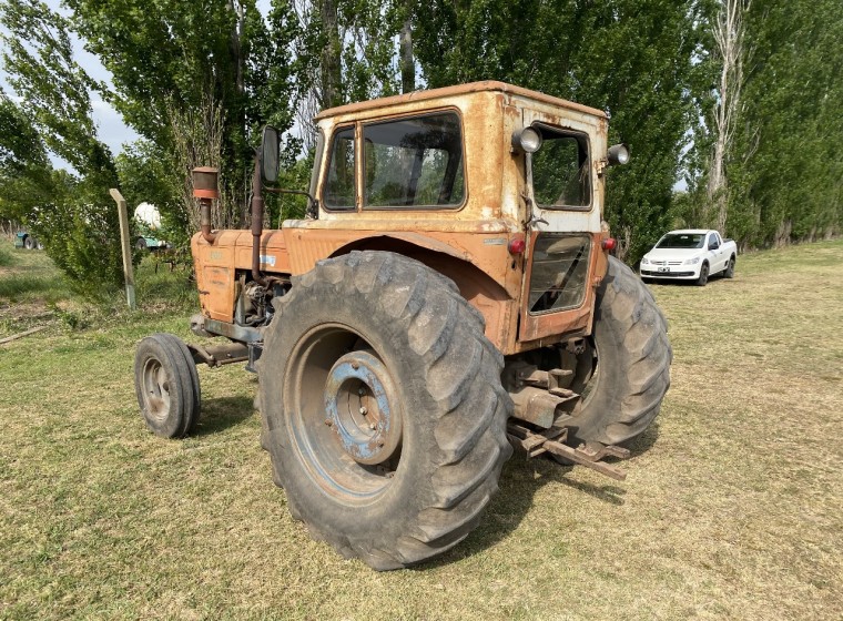 Tractor Fiat 800, año 1