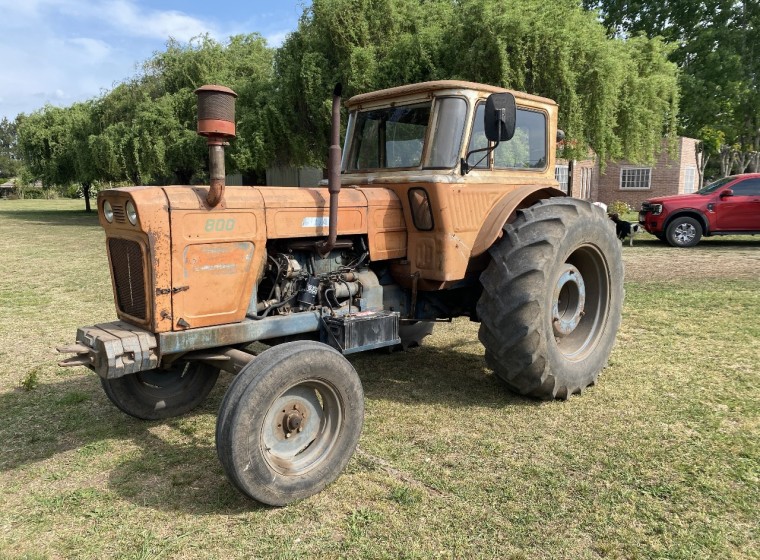 Tractor Fiat 800, año 1