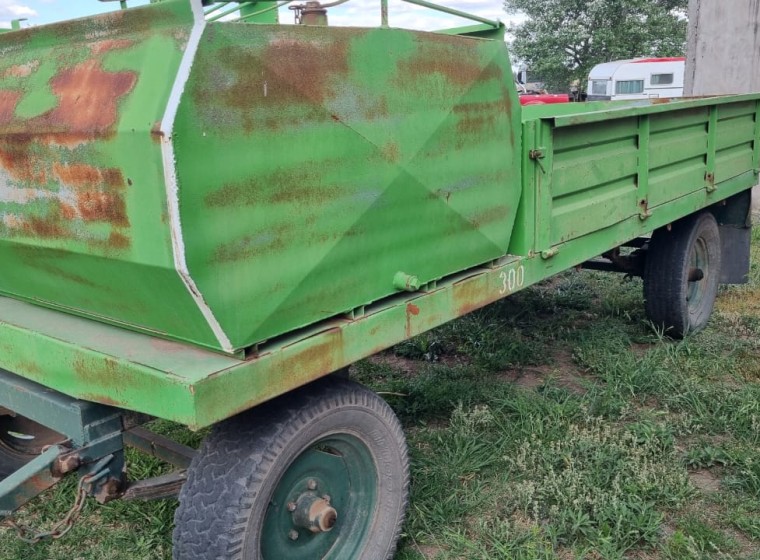 Acoplado Otras con tanque, año 1