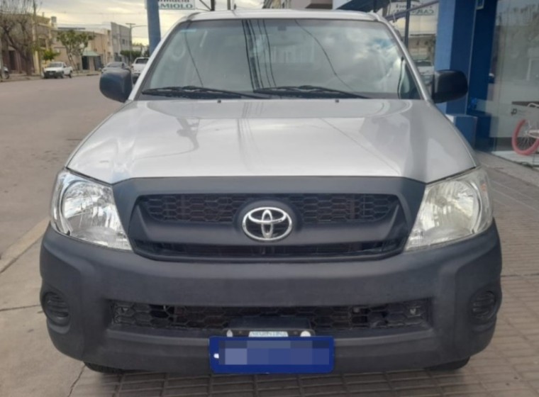 Vehículo Toyota Hilux DX 2.5, año 2011