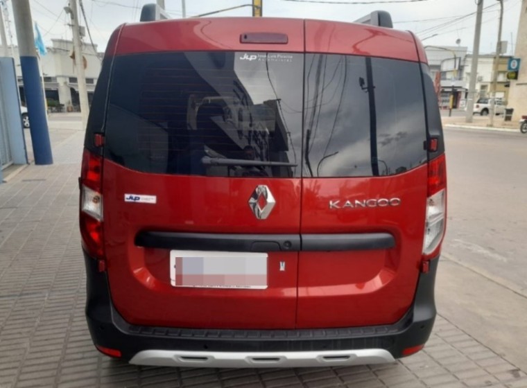 Vehículo Renault Kangoo Stepway 1.5, año 2023