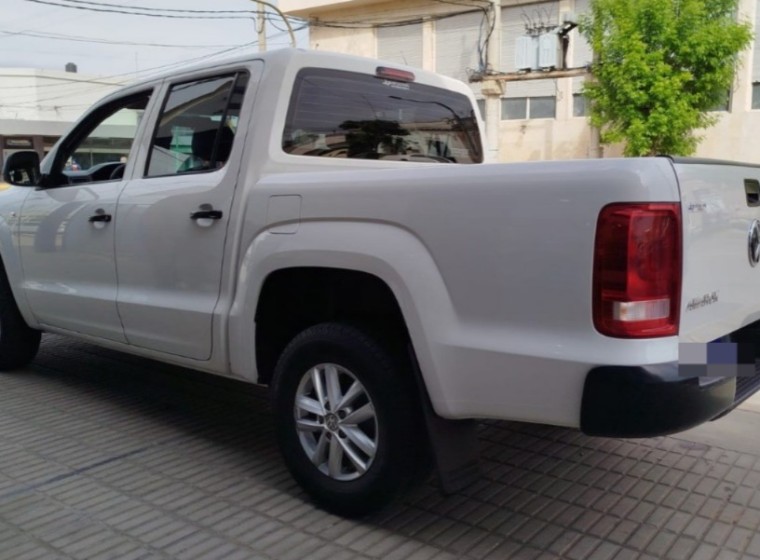 Vehículo Volkswagen Amarok Trendline 2.0 TDI, año 2021