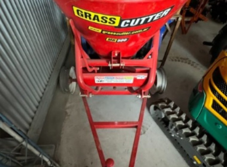 Fertilizadora Grass-Cutter MB 500, año 0