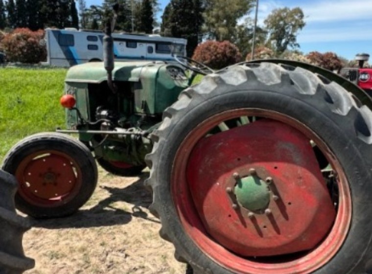 Tractor Deutz Fahr A40, año 1