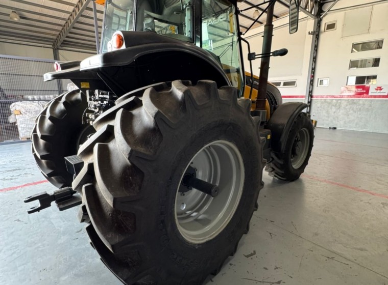 Tractor Valtra BT 190, año 2010