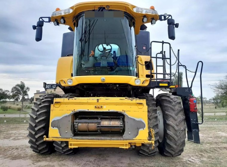 Cosechadora New Holland CR 6.80, año 2019