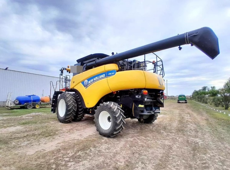 Cosechadora New Holland CR 6.80, año 2019