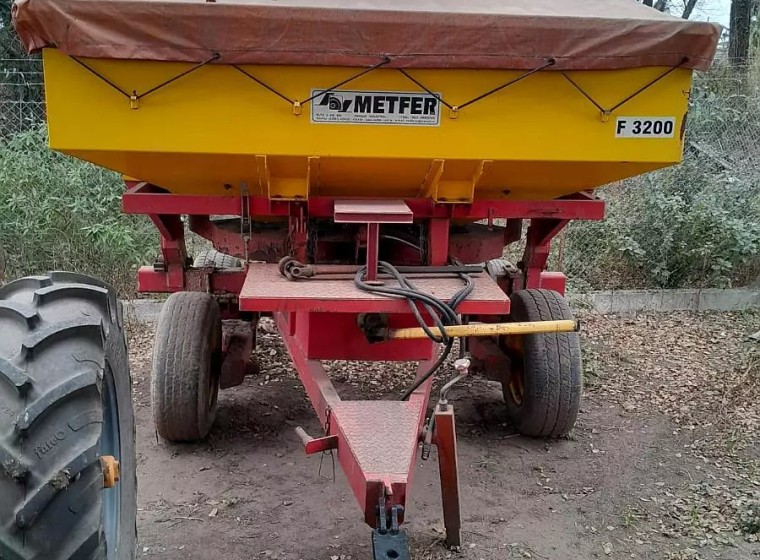 Fertilizadora Metfer F 3200, año 1