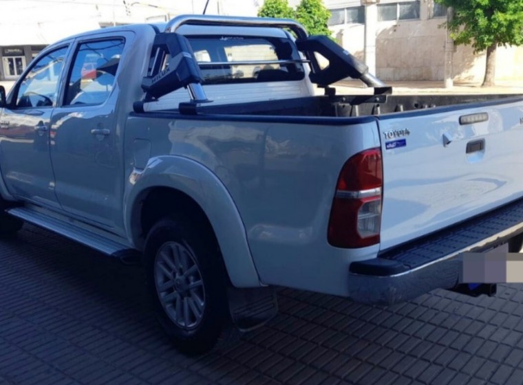 Vehículo Toyota Hilux SRV 3.0, año 2015