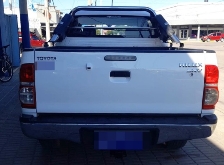 Vehículo Toyota Hilux SRV 3.0, año 2015