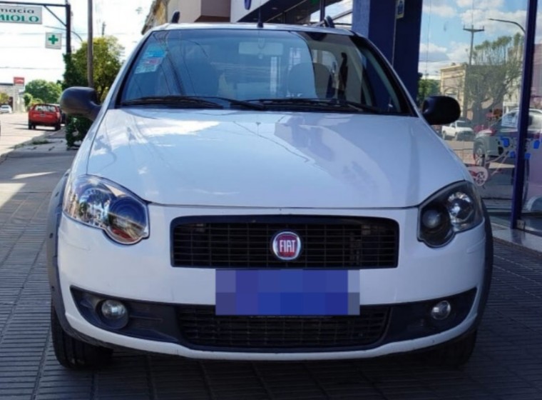 Vehículo Fiat Strada JTD Trekking 1.3, año 2011