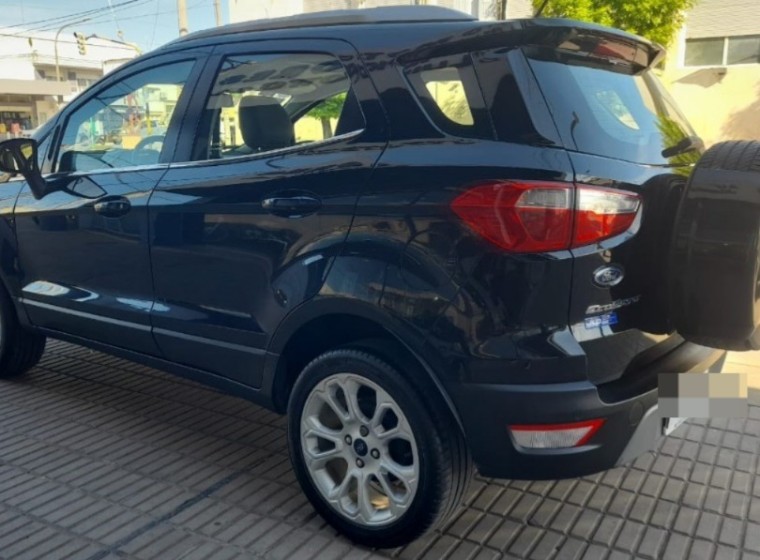 Vehículo Ford Ecosport Titanium 3.0, año 2022