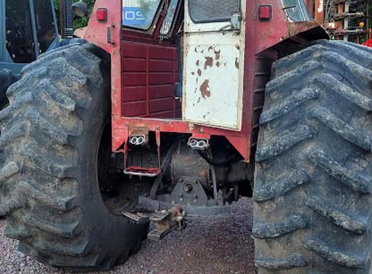 Tractor Massey Ferguson 1098, año 1