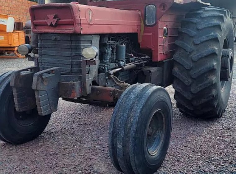 Tractor Massey Ferguson 1098, año 1