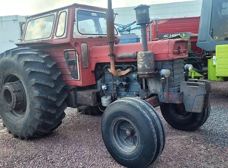 Tractor Massey Ferguson 1098, año 1