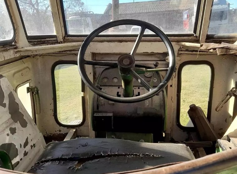 Tractor John Deere 2420, año 1