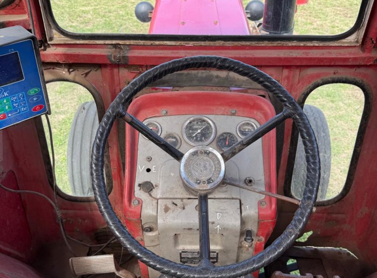 Tractor Massey Ferguson 1095, año 1