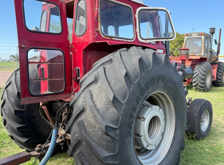 Tractor Massey Ferguson 1095, año 1