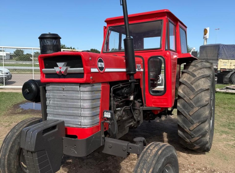 Tractor Massey Ferguson 1078, año 1