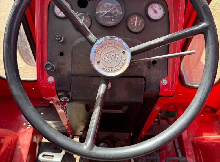 Tractor Massey Ferguson 1078, año 1