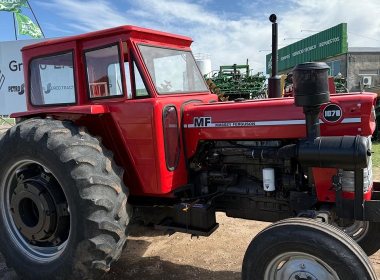 Tractor Massey Ferguson 1078, año 1