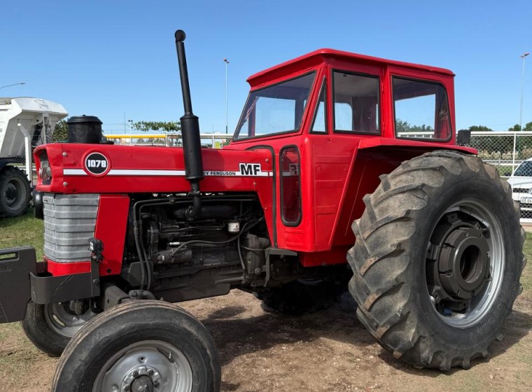 Tractor Massey Ferguson 1078, año 1