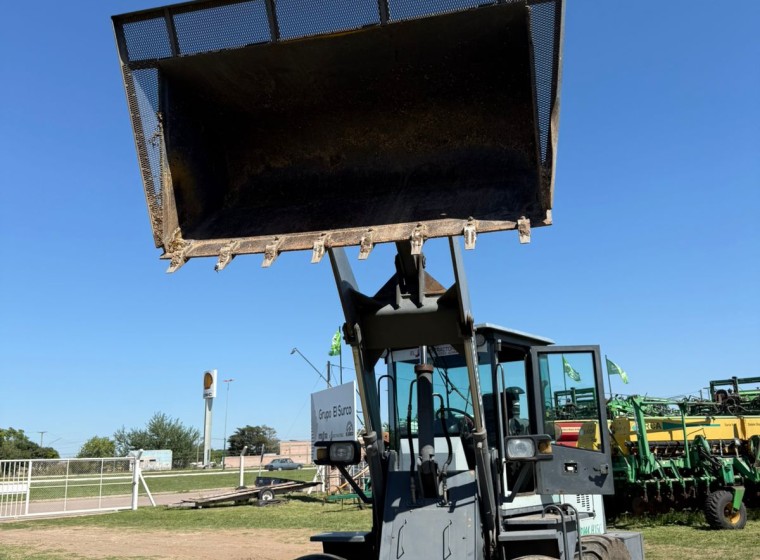 Maquinaria vial Hanomag Farm H150, año 2018