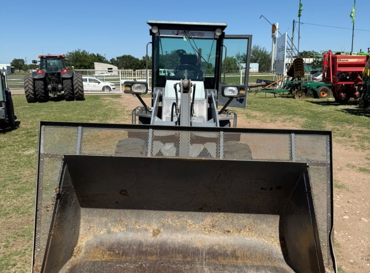 Maquinaria vial Hanomag Farm H150, año 2018