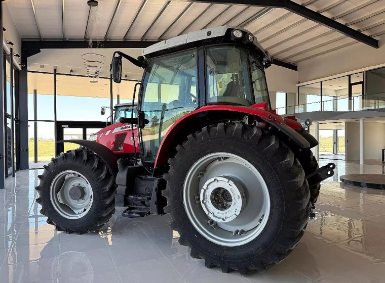 Tractor Massey Ferguson 6712R, año 0