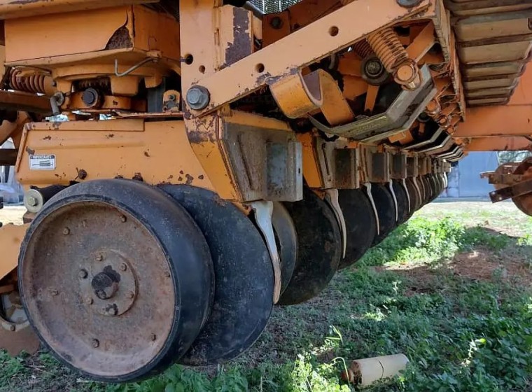 Sembradora Agrometal TX Mega 1352, año 2003