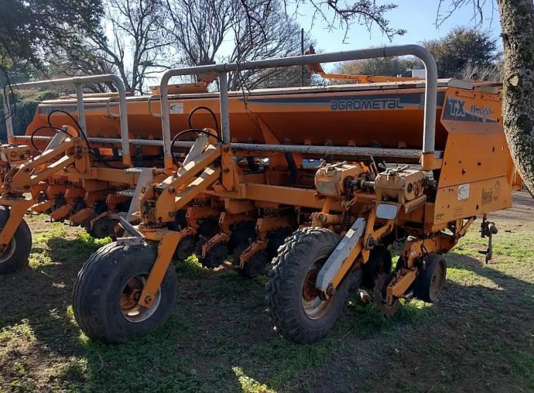 Sembradora Agrometal TX Mega 1352, año 2003