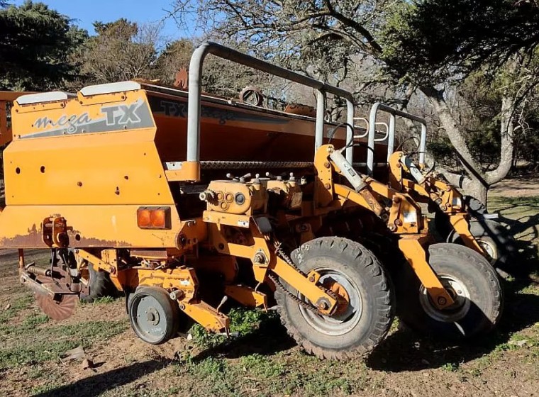 Sembradora Agrometal TX Mega 1352, año 2003