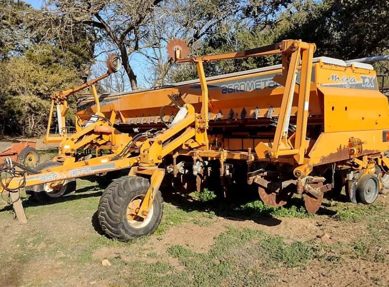 Sembradora Agrometal TX Mega 1352, año 2003