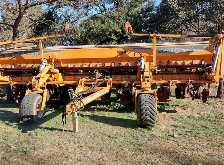 Sembradora Agrometal TX Mega 1352, año 2003