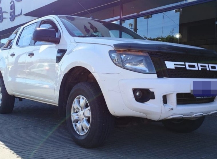 Vehículo Ford Ranger XLS 3.2, año 2015