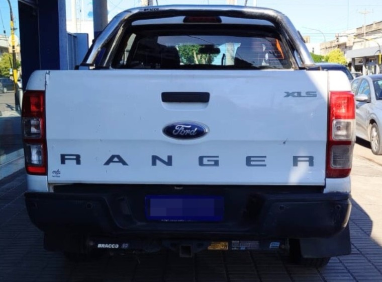 Vehículo Ford Ranger XLS 3.2, año 2015